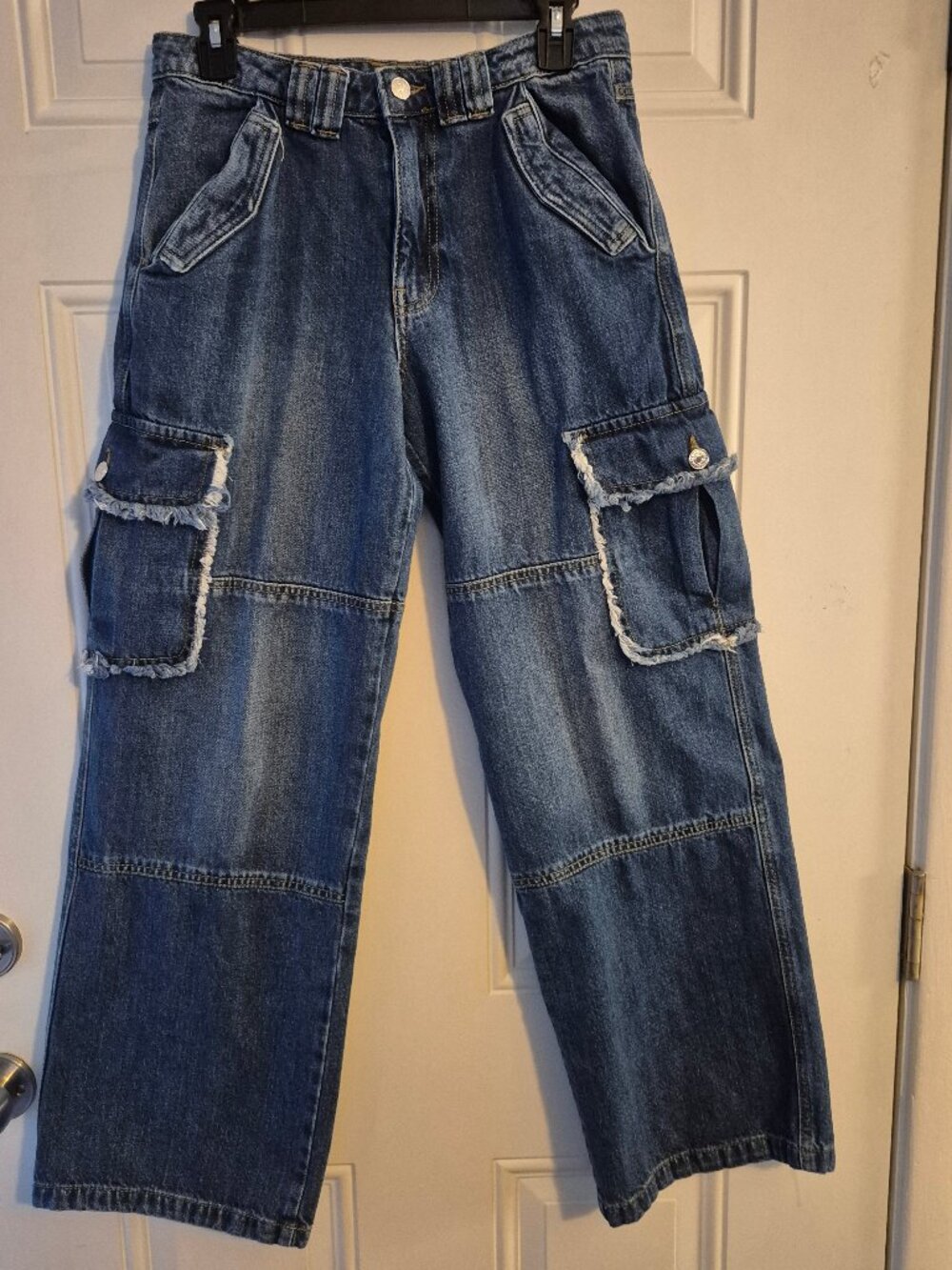Wide Leg Cargo Jeans.Size 26. 100% cotton.